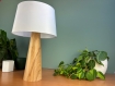 Lampe à poser en bois massif recyclé élégant pour une ambiance chaleureuse et durable  |  cÔne