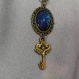 Porte-clé steampunk clé bleue et verre peint à la main - accessoire unique pour bijoux de sac