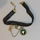 Ras de cou pendentif montre gousset steampunk - rouage, chat et dentelle noire, un alliage d'Élégance et d'excentricité en couleur bronze