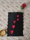 Mariage/saint valentin - cache vase noir/5 cœurs rouges #cachevase #deco #cachepot  #vase #cadeau #photophore #couvrevase #fleurs #plantes #pot #papervase #séjour #bureau #décoration table