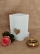  mariage/saint valentin - cache vase blanc/1 cœur doré #cachevase #deco #cachepot  #vase #cadeau #photophore #couvrevase #fleurs #plantes #pot #papervase #séjour #bureau #décoration table