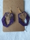 Boucles d'oreilles en résine epoxy teintées violet forme géométrique