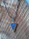 Pendentif triangle de pétales de centaurée (bleuet)