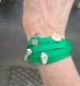 Bracelet  nacres normande sur ruban satin  et organza vert