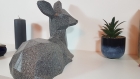 Statuette d'une biche imitation granit gris imprimée en 3d