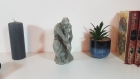 Petite statuette le penseur de rodin imitation granit gris imprimée en 3d