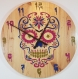 Grande horloge murale en bois originale : tête de mort joyeuse en résine époxy multicolore