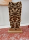 Tiki polynésien statuette sur socle en bois découpé chantourné pour décoration