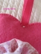 Cœur en feutrine rose et fleurs yoyo tissu coton fleuri et blanc