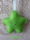 Suspension guirlande étoiles rigolotes en feutrine verte et bleue 