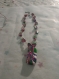Lot d'1 parure (collier et bracelet), 1 collier et 1 collier avec son pendentif  - le tout multicolore, vert et blanc et rouge , blanc et violet et marron