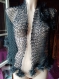 Large étole ajourée et légère noire pour sorties tricotée main