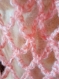 Étole rose ajourée tricotée à la main au crochet