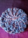 Béret bleu chiné tricoté à la main au crochet