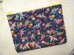 Trousse à maquillage pochette zippée en tissu japonais bleu marine motifs origamis multicolores