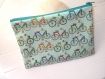Trousse à maquillage pochette en tissu bleue zippée motifs vélos colorés