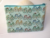 Trousse à maquillage pochette en tissu bleue zippée motifs vélos colorés