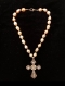 Collier en perles avec pendentif croix