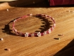 Bracelet fleurs minimaliste et romantique artisanal tressé macramé, coloré avec perles rocailles en verre, idée cadeau anniversaire