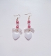 Boucles d'oreilles style kawaii/coquette blanches et roses avec noeud papillon et pendentif coeur 