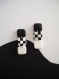 Boucles d’oreilles en pâte polymère motif carreaux retro - noir & blanc | fait main en france