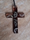 Collier croix en epoxy