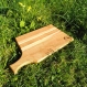 Planche à découper artisanale en chêne avec incrustations colorées en bois