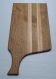Planche à découper artisanale en chêne avec incrustations colorées en bois