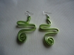 Boucles d'oreilles en fil aluminium plat vert anis