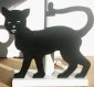Lampe avec un chat noir découpé. 