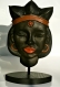 Support en bois, peint en noir,  pour les masques africains . vendu en complément d'un masque de la boutique.