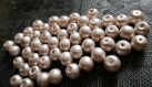 Lot de 50 perles en verre nacrées beiges