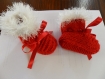 Chaussons bébé en laine layette couleur rouge border de blanc
