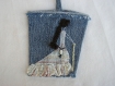 Porte-gobelet en jean bleu recyclé décoré d'une silhouette de 