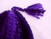 Bonnet bleu nuit et mauve foncé/violet en grosse laine et torsades 