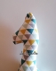 Coffret de jouets pour bébé contenant un hochet sonore girage et un hochet sonore montessori - thème triangles multicolores