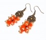 Boucles d'oreilles fleurs perles verre nacré orange -  apprêts couleur bronze 