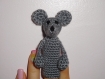 Petite souris grise marionnette à doigt au crochet