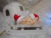 Bébé père noël fimo sur sa petite luge