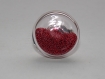 Bague en verre remplie de micro-billes coloris rouge
