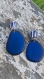Boucle d'oreille avec graine tagua bleu et perle africaine