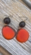 Boucle d 'oreille pendante graine tagua orange et perle coco