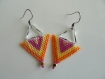 Boucles d'oreille triangle soleil d'eté rose et orange en tissage brick stitch en délicas miyuki