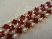 Bracelet manchette rouge bordeaux et blanc nacré en perles de cristal et perles de nacre swarovski