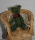 Mini ours de collection de 10cm en mohair vert, fait main avec articulation en carton à la tête
