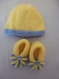 Brassière et pantalon naissance,jaune et bleu tricotés main 
