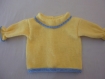 Brassière et pantalon naissance,jaune et bleu tricotés main 