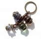 Porte-clefs avec 4 billes de verre de couleur wrappées dans du fil de cuivre 