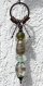 Porte-clefs avec perles à facettes transparentes et lampwork dans des nuances de vert pale 