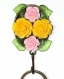 Magnet porte-clés et son porte-clès en lampwork et des fleurs en résine jaunes et roses 